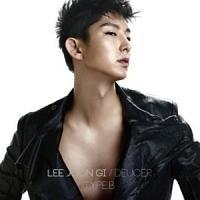 �yMAXI�zDeucer(�}�L�V�V���O��)